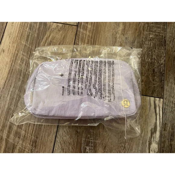 NEW Lululemon Everywhere Belt Bag Lavender Frost - Picture 7 of 8